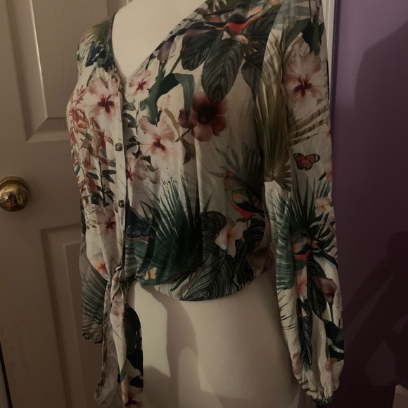 2 for $20 tops size S - can be worn casually or dressed up - Picture 3 of 9